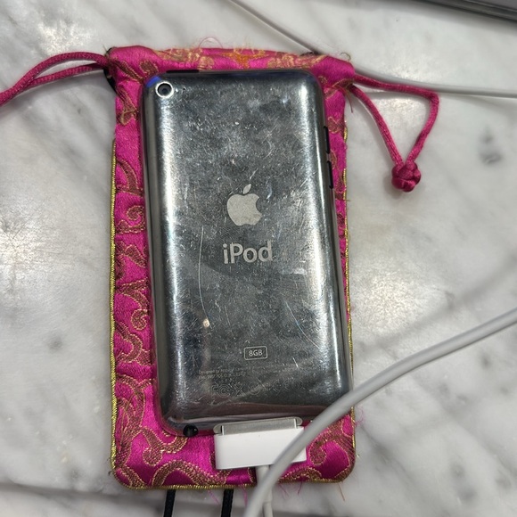 iPod touch 4 - white 📱 - Picture 2 of 2